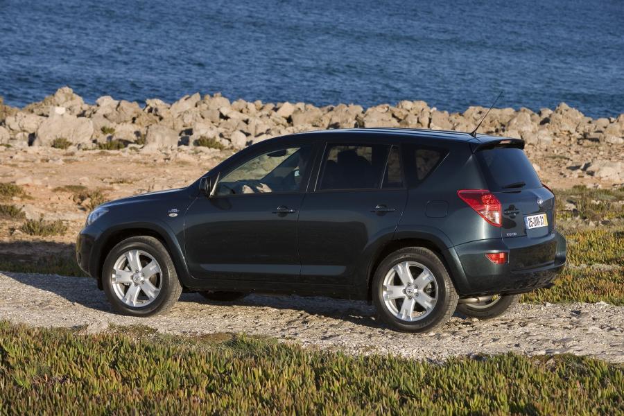  Toyota RAV4 2005 года  (фото 110 из 172)